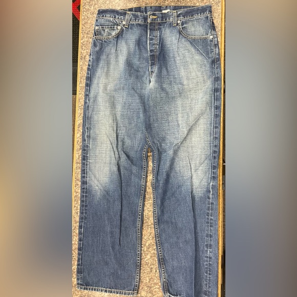 Men’s Levi Jeans - Picture 2 of 4